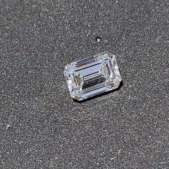IGI Certified 2.53ct Emerald Cut Lab Diamond - Picture 1 of 4
